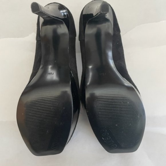 Black Suede and Patent leather pump heels - Picture 4 of 6